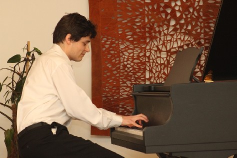 9
2010chopin009.jpg (900 x 600)
173214 byte (169.15 KiB)